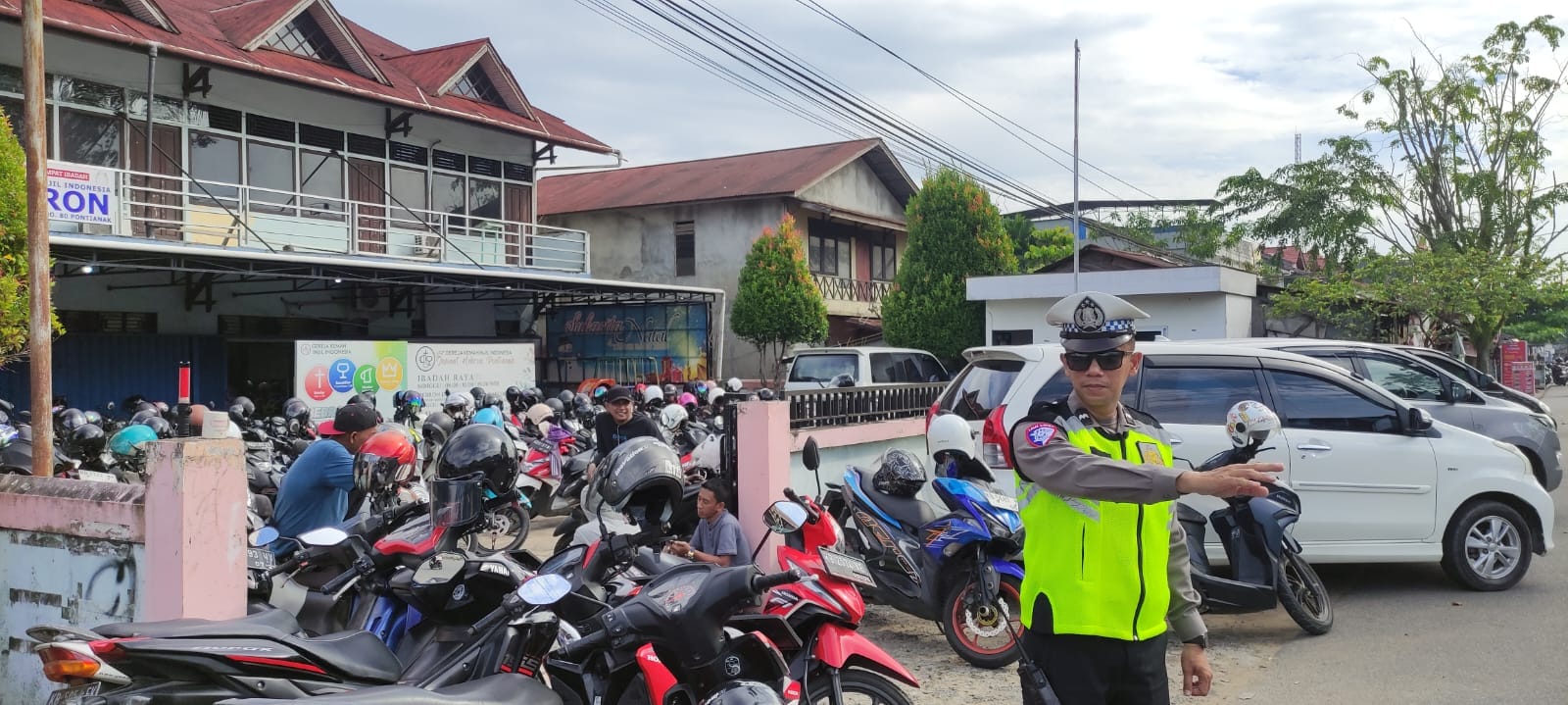 Polsek Pontianak Kota Amankan Ibadah Jumat Agung di 10 Gereja, Situasi Berlangsung Aman dan Khidmat