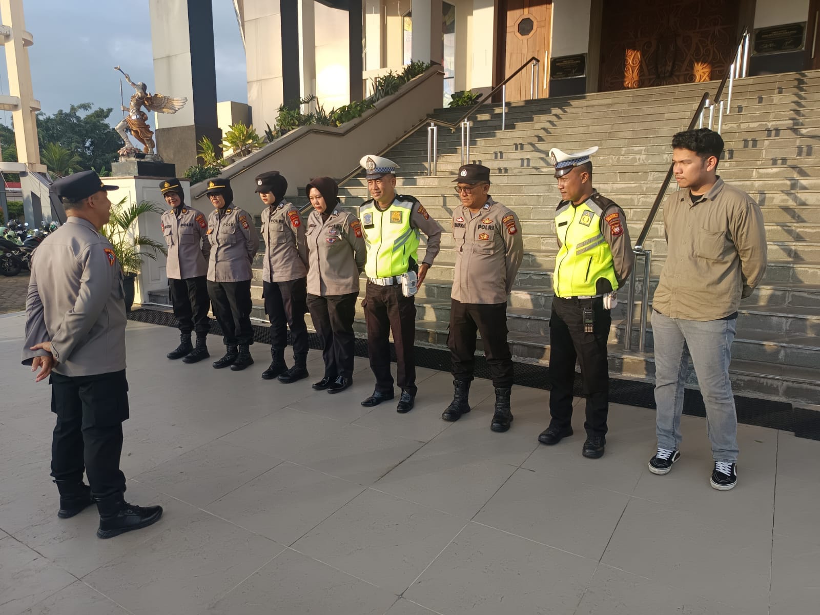 Polsek Pontianak Kota Laksanakan Pengamanan Ibadah Jumat Agung di 10 Gereja
