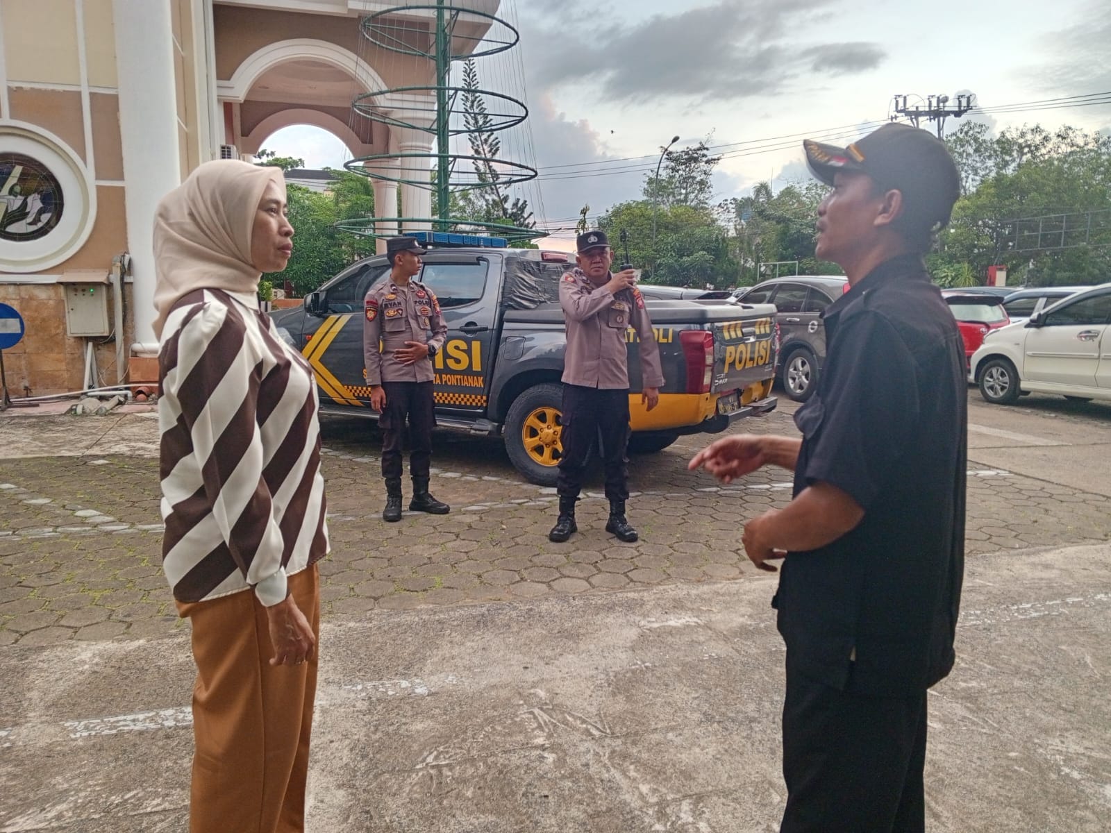 Kapolsek Pontianak Selatan Pantau Langsung, Pastikan Ibadah di Gereja Aman dan Kondusif