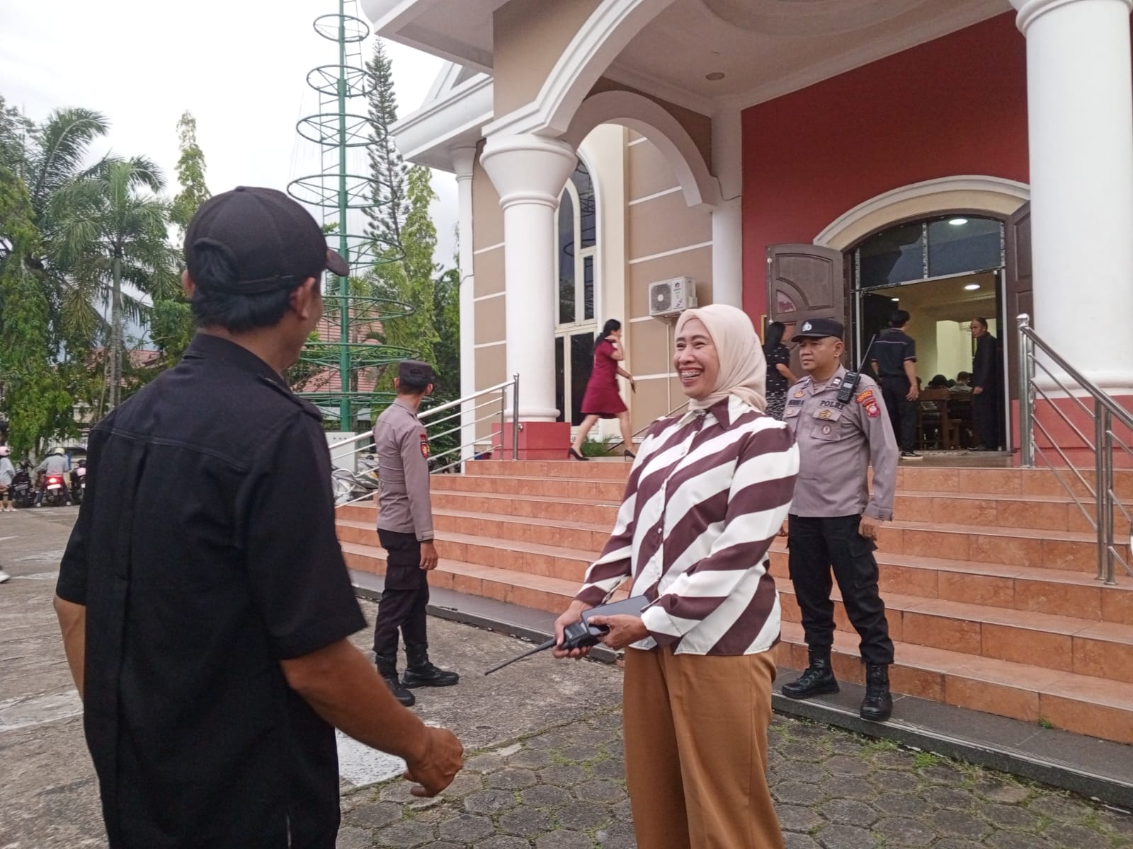 Kapolsek Pontianak Selatan Turun Langsung, Pastikan Ibadah di Gereja Berjalan Aman dan Khidmat