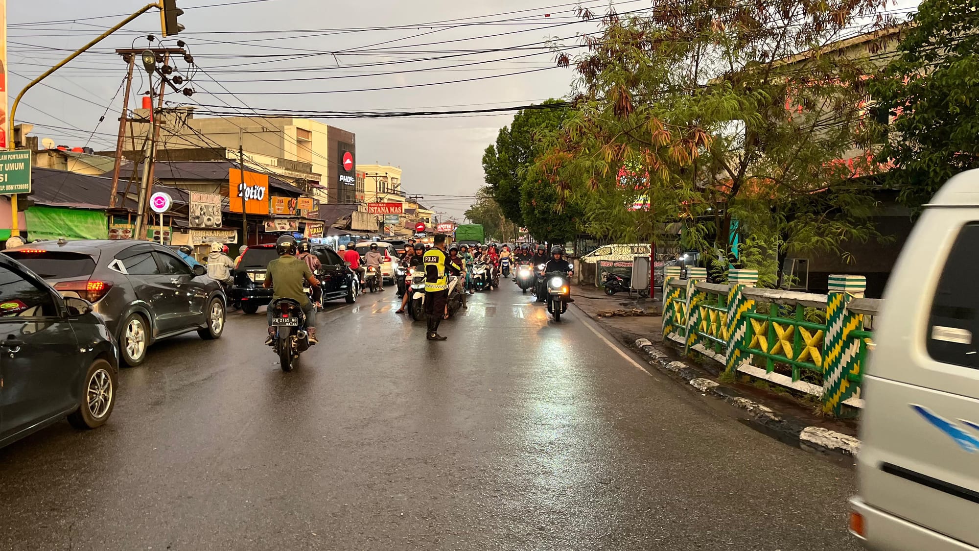 Kemacetan Sore Hari di Pontianak Timur Diurai Unit Lantas Polsek