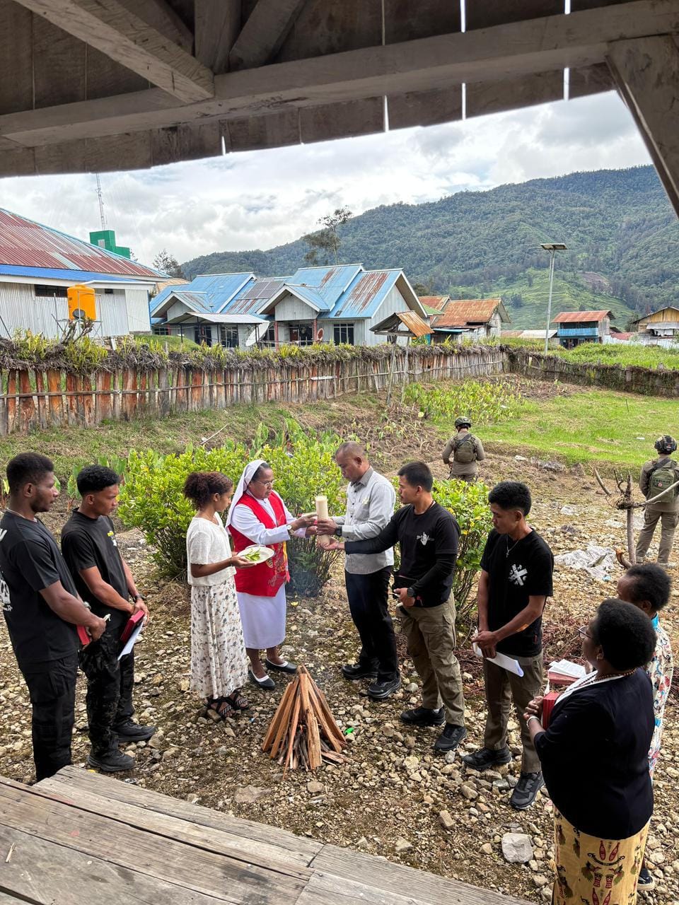 Satgas Damai Cartenz Amankan Ibadah Prapaskah di Sinak