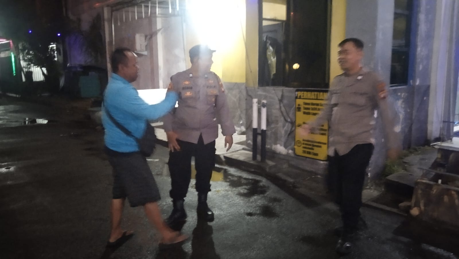 Personel Enggang Polsek Pontianak Timur Gelar Patroli Malam dan Beri Imbauan