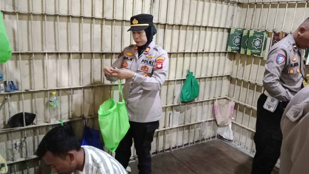 Pastikan Ketertiban, Kapolsek Pontianak Selatan Pimpin Razia di Rutan