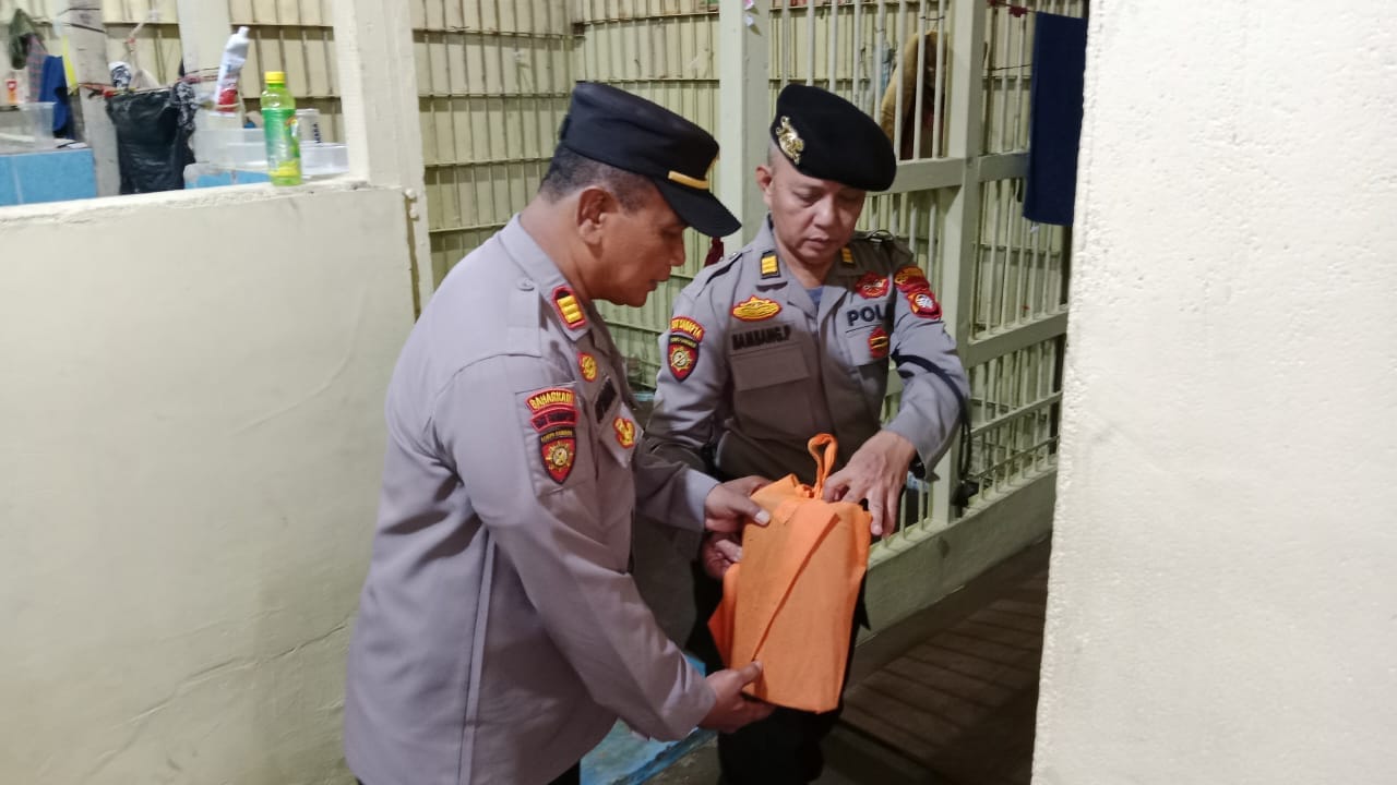 Kapolsek Pontianak Selatan Pimpin Razia Rutan, Pastikan Keamanan dan Ketertiban