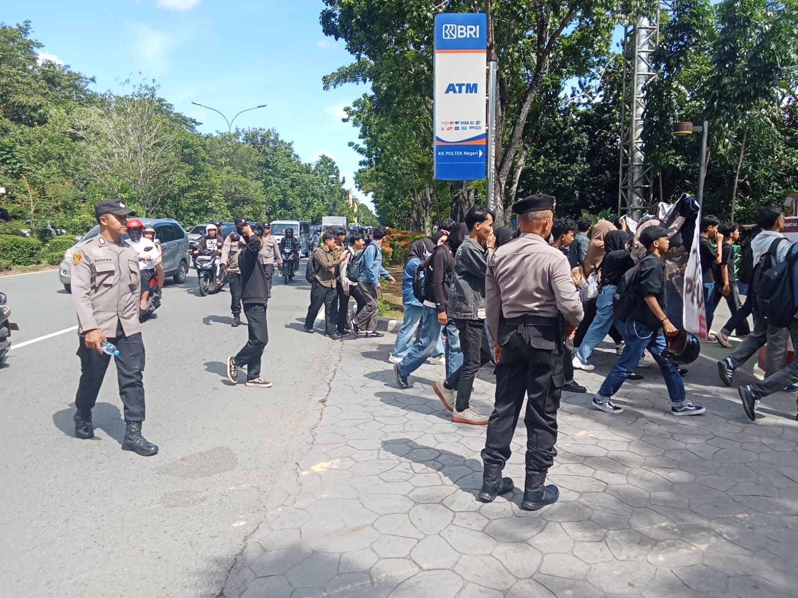 Pengamanan Humanis Polresta Pontianak, Demo Mahasiswa Polnep Berlangsung Tertib