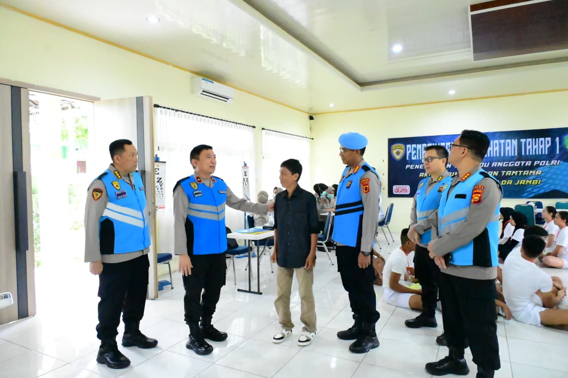 Wakapolda Jambi Tinjau Langsung Pemeriksaan Kesehatan Tahap I Taruna Akpol di Asrama Haji