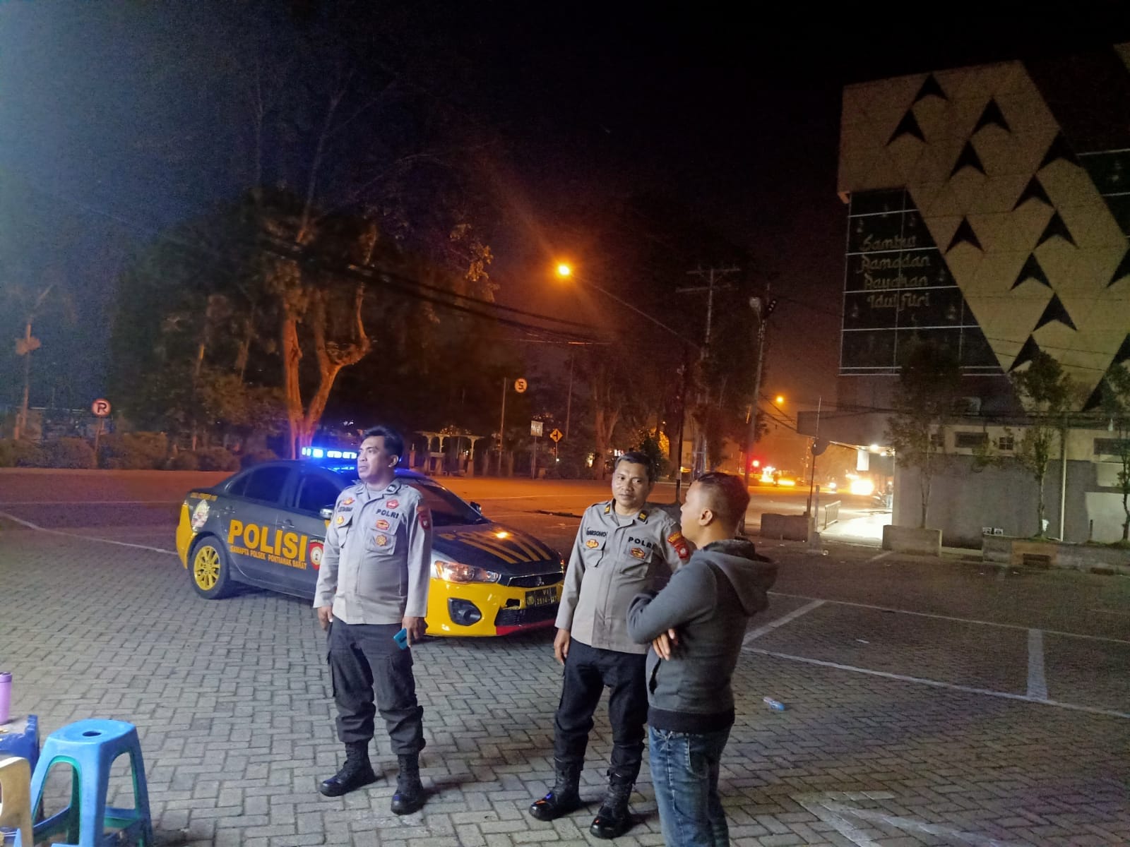 Personil Enggang Polsek Pontianak Barat Laksanakan Patroli dan Berikan Himbauan kepada Petugas Security