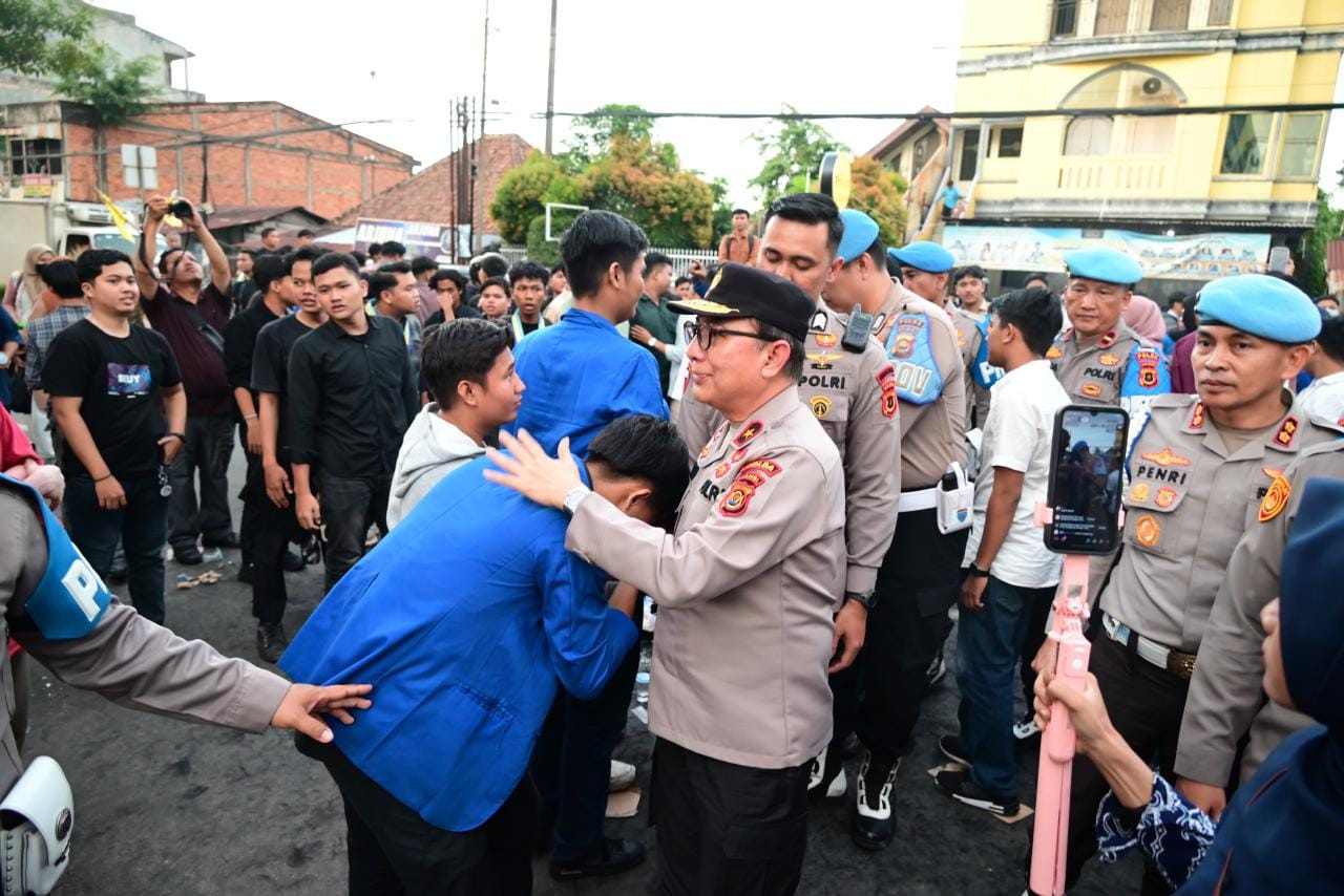 Wakapolda Jambi Dialog Langsung dengan Pendemo, Tegaskan Komitmen Transparansi dan Penegakan Hukum
