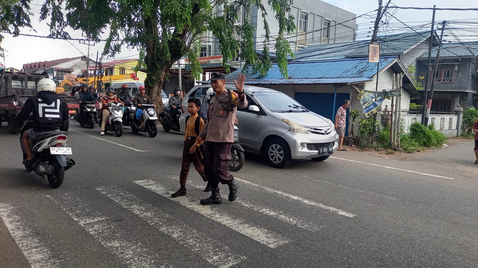 Polsek Pontianak Barat Gelar Strong Point Pagi, Cegah Kemacetan dan Kecelakaan Lalu Lintas