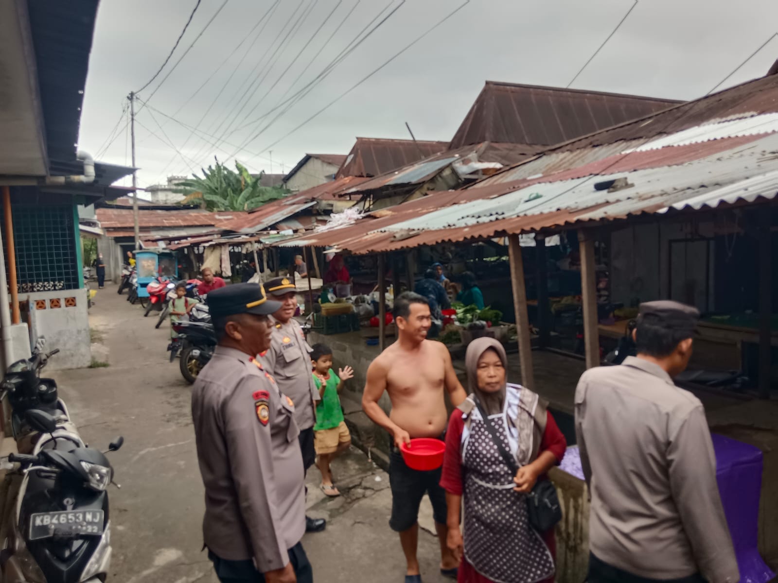 Cegah Spekulan Pangan, Polsek Pontianak Utara Intensifkan Monitoring di Pasar Puring Siantan