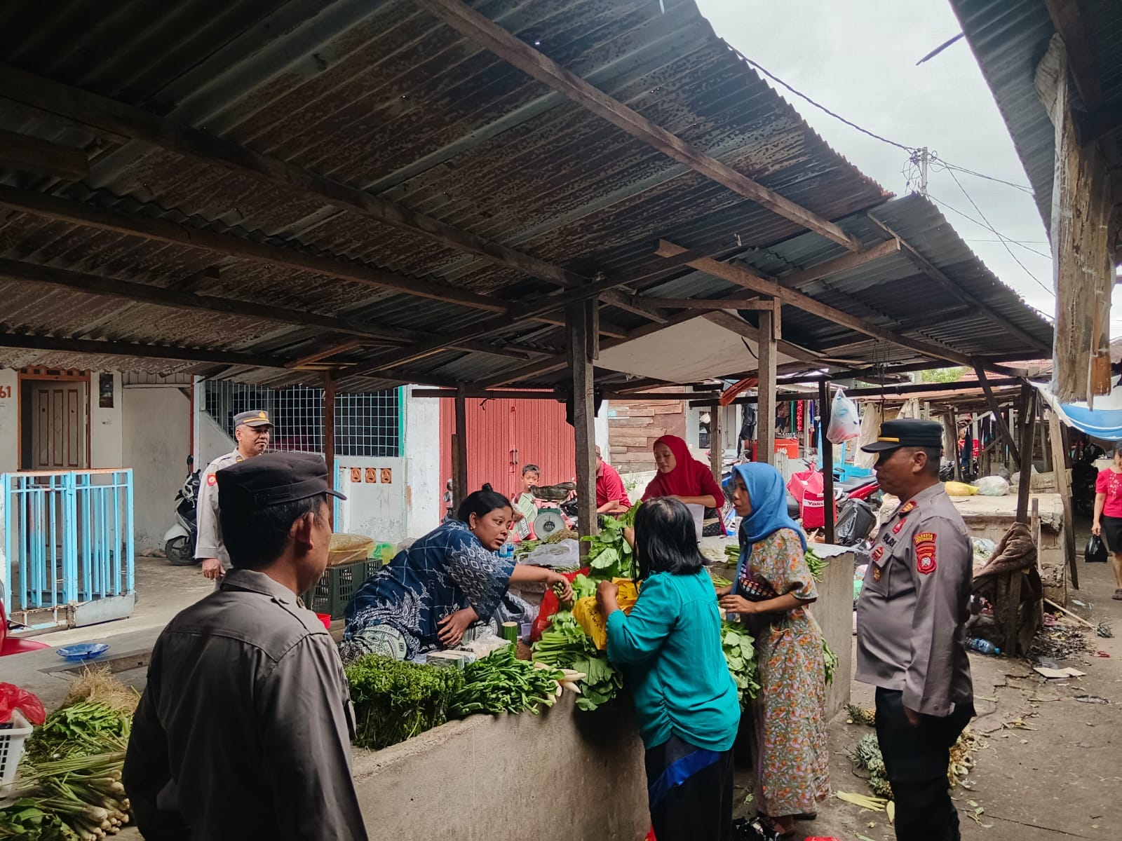 Minimalisir Spekulan Stok Pangan, Polsek Pontianak Utara Lakukan Monitoring Dipasar Tradisional Puring Siantan