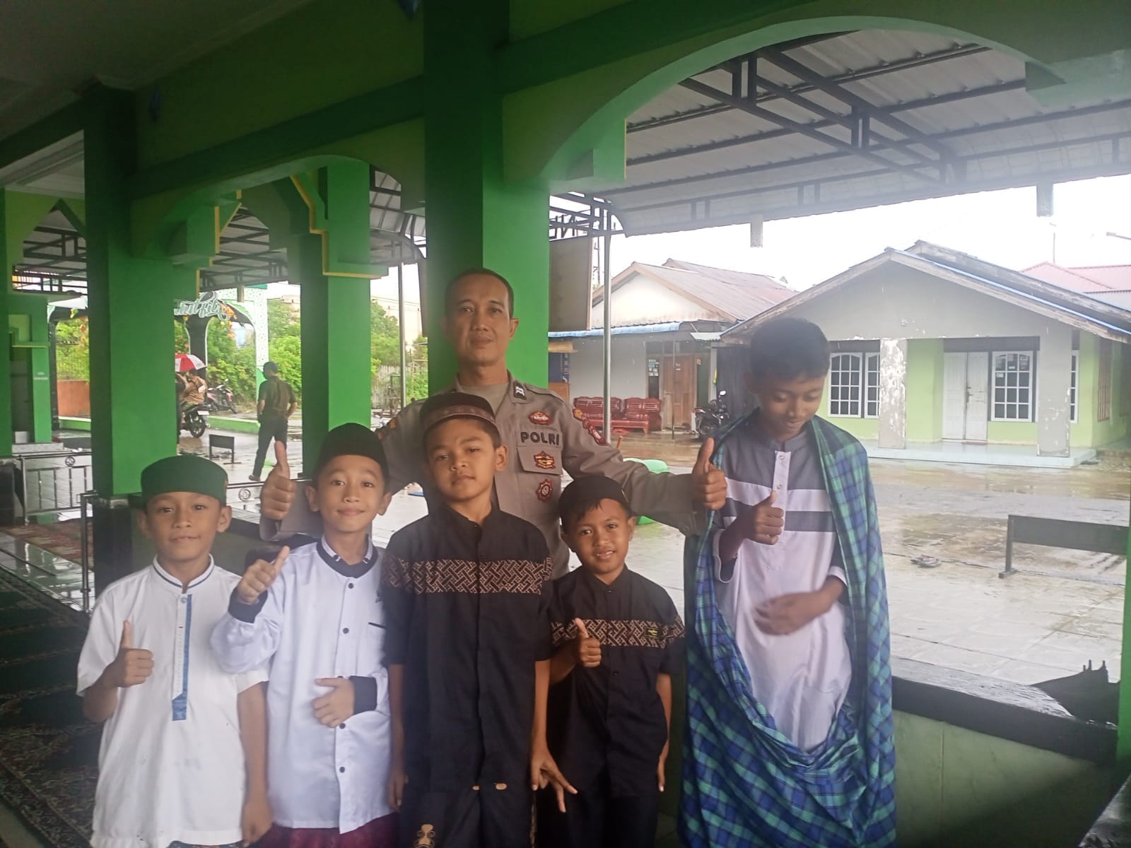 Safari Jum,at,  Personel Polsek Pontianak Utara Himbau Masyarakat Tetap Jaga Toleransi