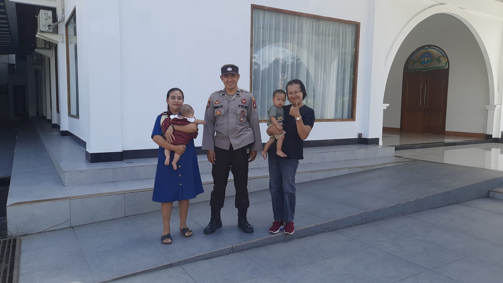 Patroli Enggang Polsek Pontianak Utara Sambangi Warga Untuk Waspada Agar Tidak Menjadi Sasaran Kejahatan