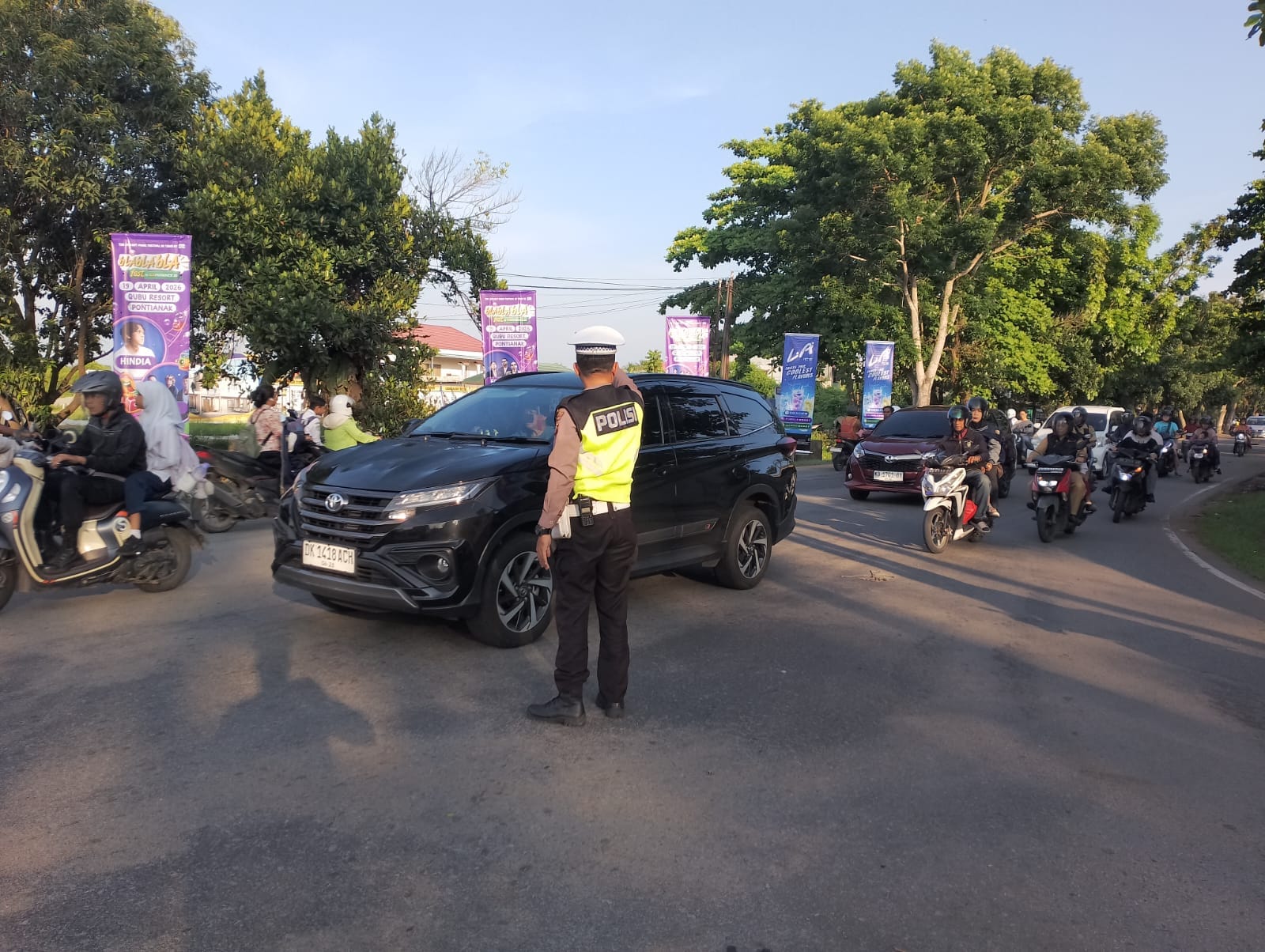 Personel Polsek Pontianak Kota Gatur Lalu Lintas Pagi Hari, Wujud Pelayanan Prima kepada Masyarakat