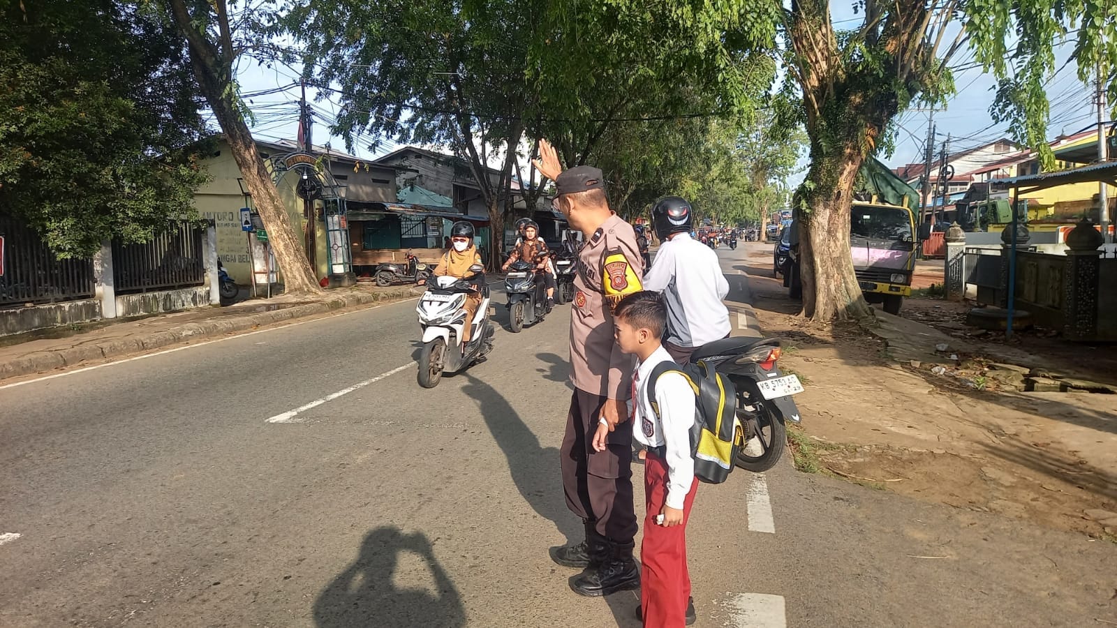 Polsek Pontianak Barat Intensifkan Strong Point Pagi, Cegah Kemacetan dan Laka Lantas