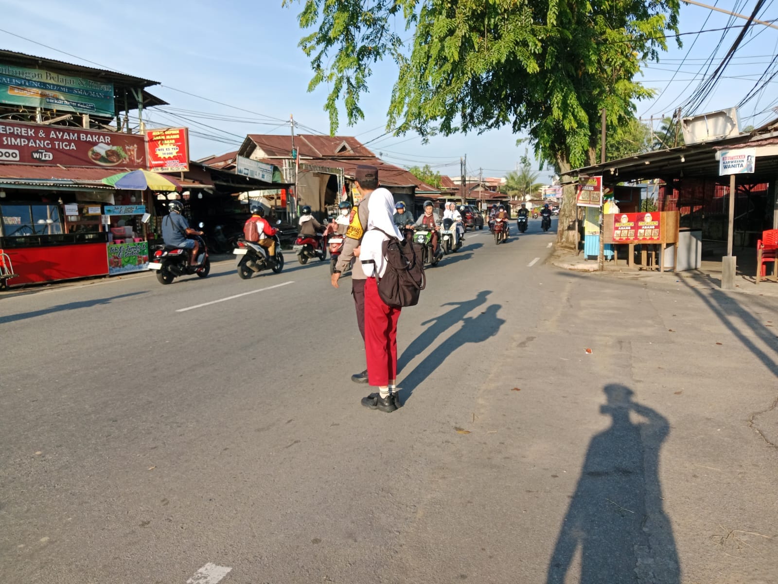 Pelayanan Kepada Masyarakat, Polsek Pontianak Barat Gelar Strong Point Pagi Untuk Antisipasi Kemacetan dan Laka Lantas