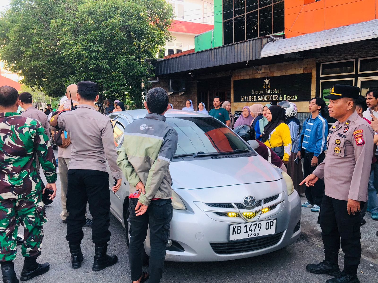 Respon Cepat Laporan Warga, Polsek Pontianak Kota Temukan Pria Meninggal di Dalam Mobil