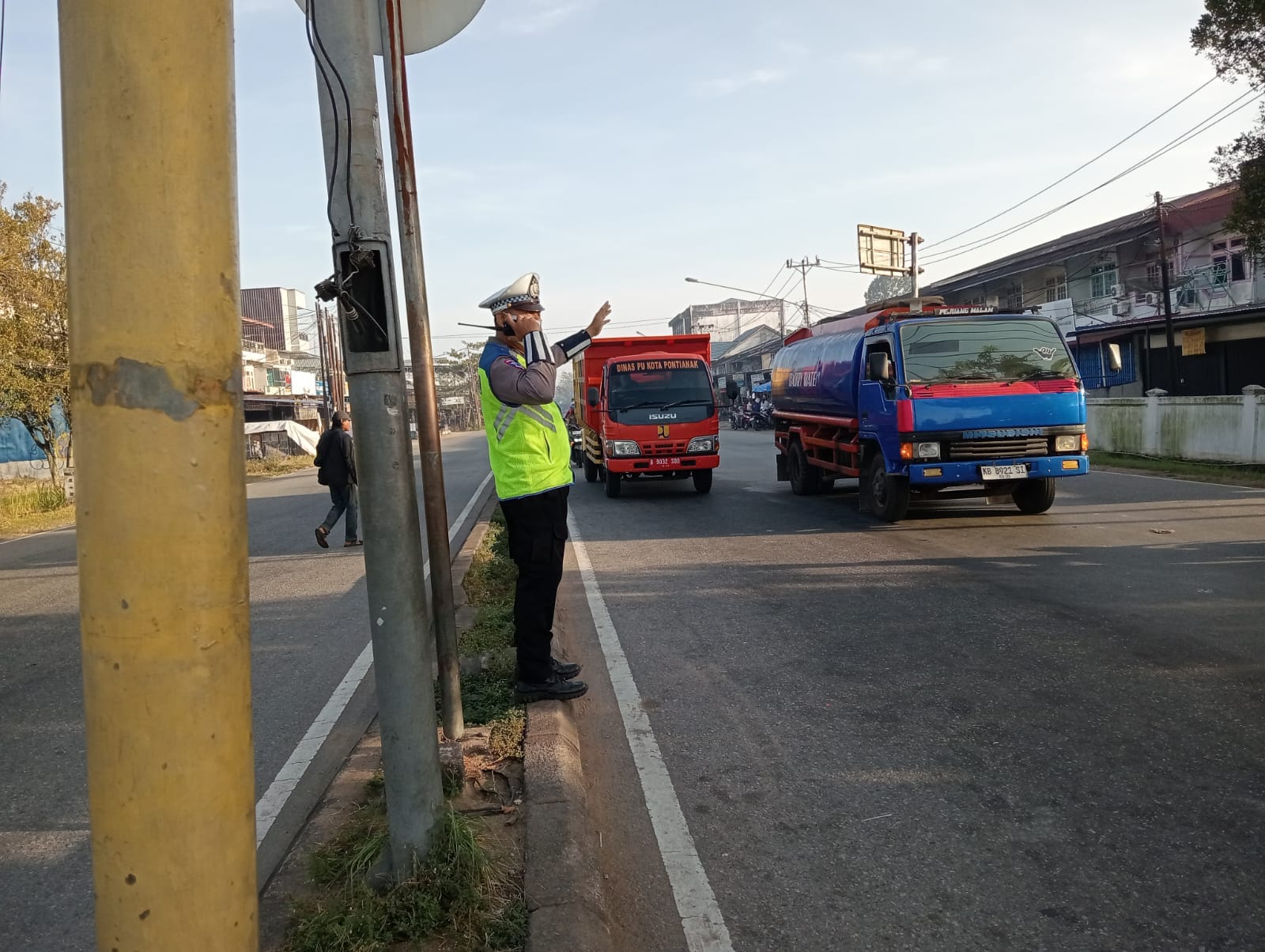 Ploting Point Pagi Personel Polsek Pontianak Utara Lakukan Pengaturan Dilokasi Padat Kendaraan