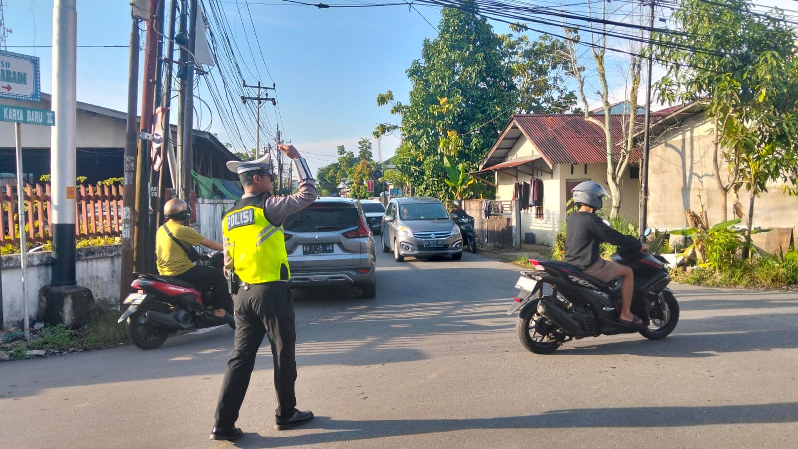 Personel Polsek Pontianak Selatan Atur Arus Lalin, Antisipasi Kemacetan di Jam Sibuk