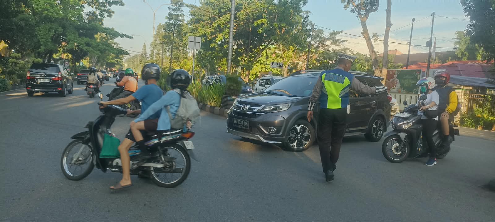 Polsek Pontianak Selatan Gatur Arus Lalin, Antisipasi Kemacetan di Jam Sibuk