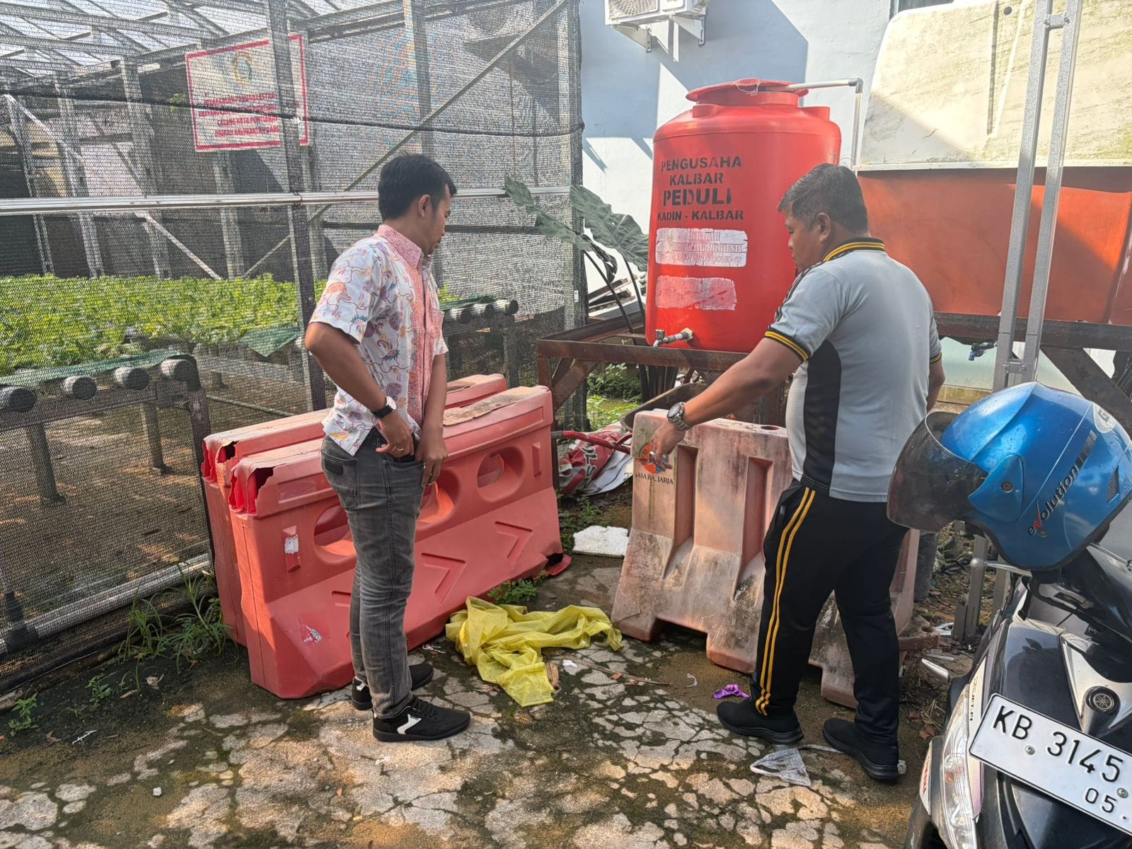 Kapolsek Pontianak Timur Pimpin Korvey, Ajak Personel Bersihkan Lingkungan Mako