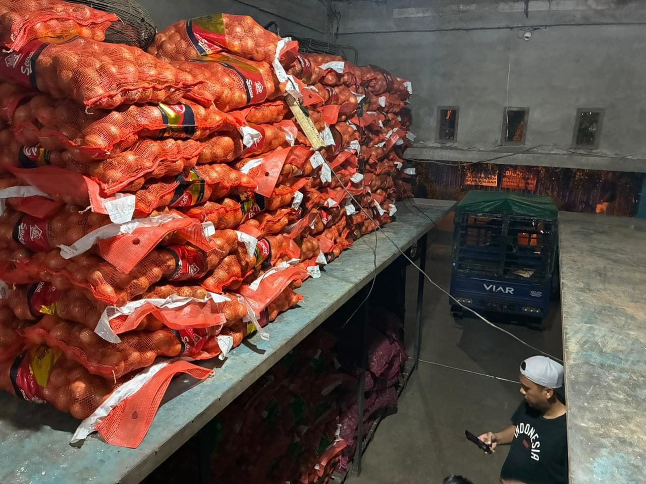 Bareskrim Polri Gagalkan Penyelundupan 23 Ton Bawang dan Cabai di Pontianak, Pelaku Diburu
