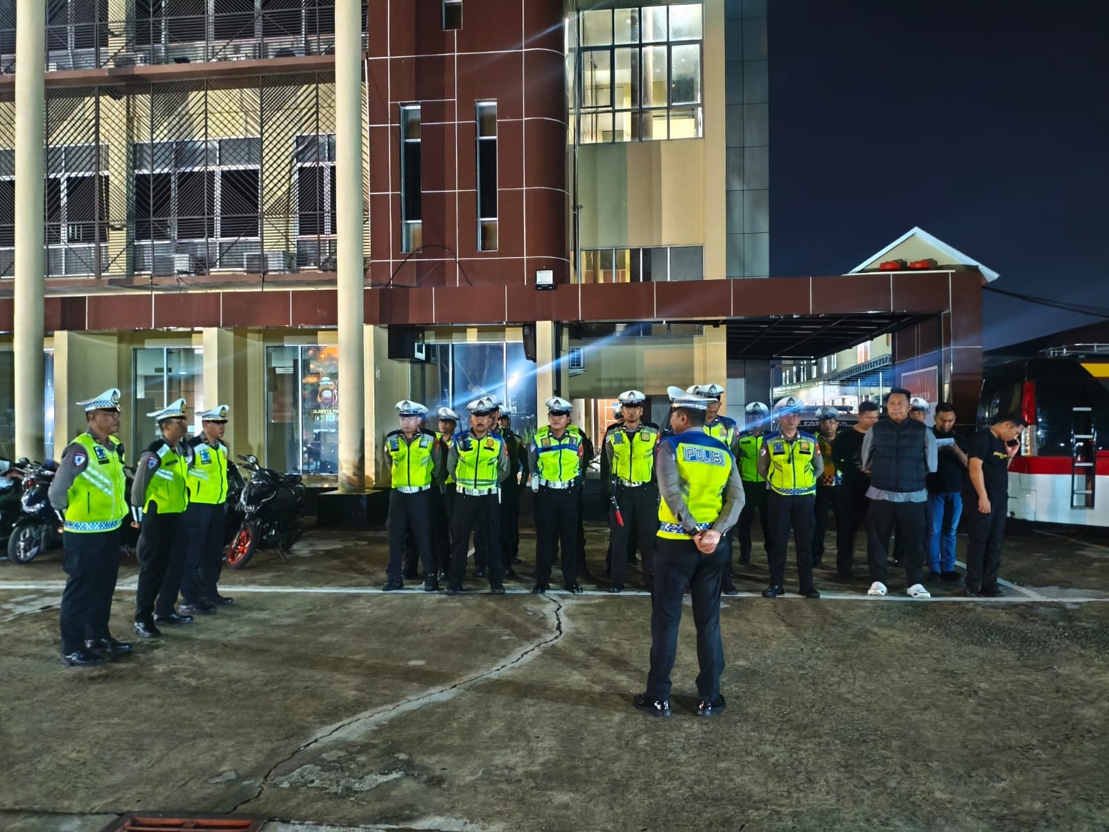 Malam Minggu Aman, Satlantas Polresta Pontianak Amankan 45 Kendaraan Gunakan Knalpot Tidak Sesuai Spektek