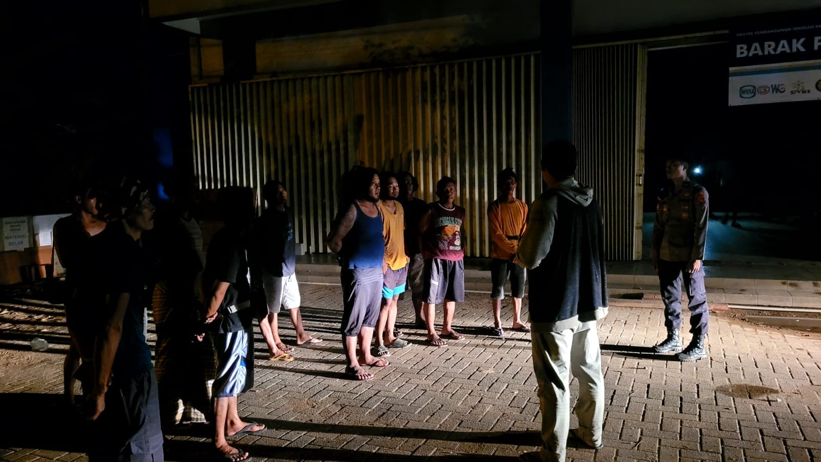 Patroli Malam Minggu, Polsek Pontianak Utara Ajak Warga Jauhi Miras dan Narkoba