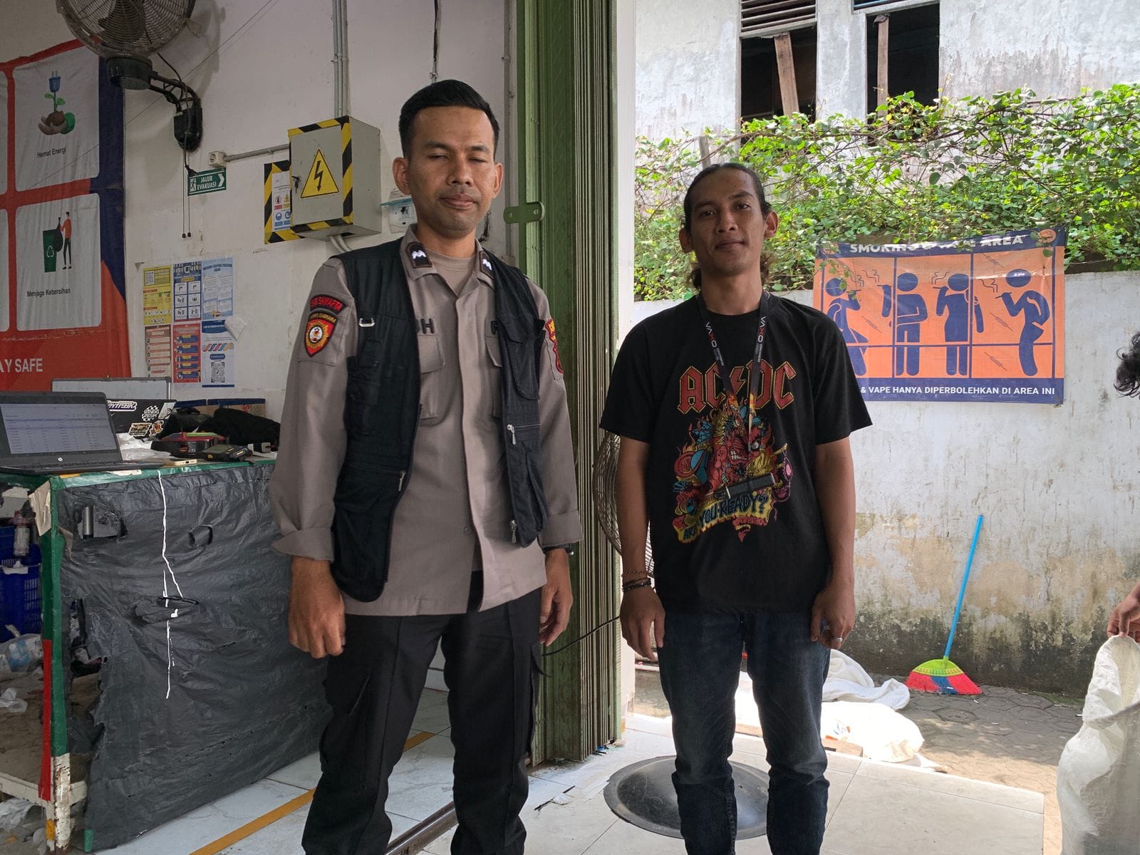 Hadir di Tengah Warga, Enggang Polsek Pontianak Barat Gelar Patroli Himbauan di Lokasi Usaha
