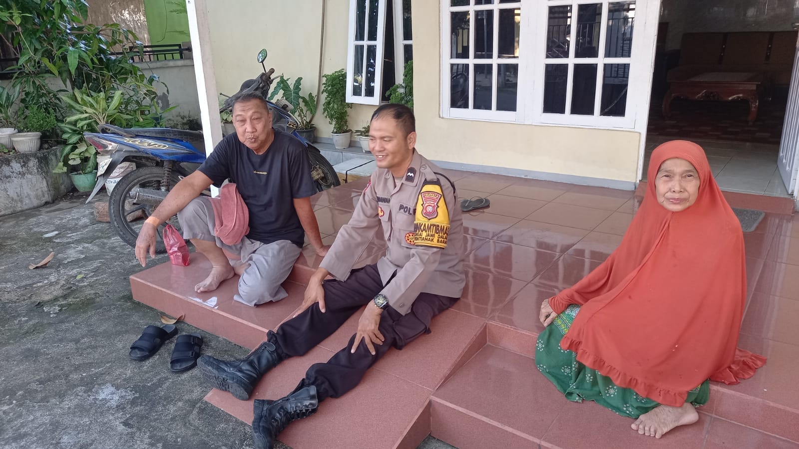 Bhabinkamtibmas Sei Jawi Dalam Rutin Sambangi Warga, Sampaikan Himbauan Kamtibmas