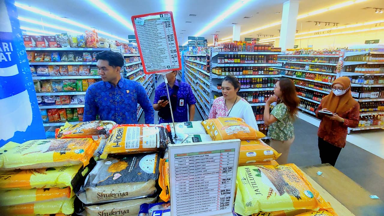 Harga Pangan Diawasi Ketat, Satgas Pangan Polda Bali Sidak Pasar dan Ritel di Denpasar