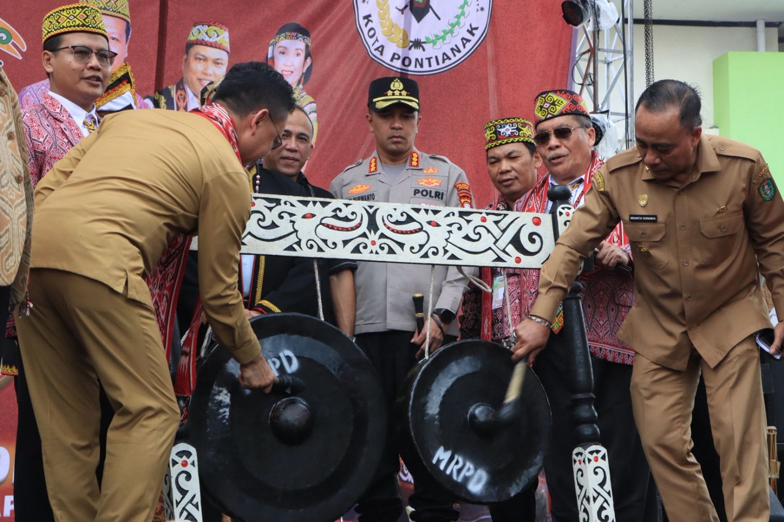 Kapolresta Pontianak Hadiri Pembukaan Naik Dango Ke-3 di Rumah Radakng