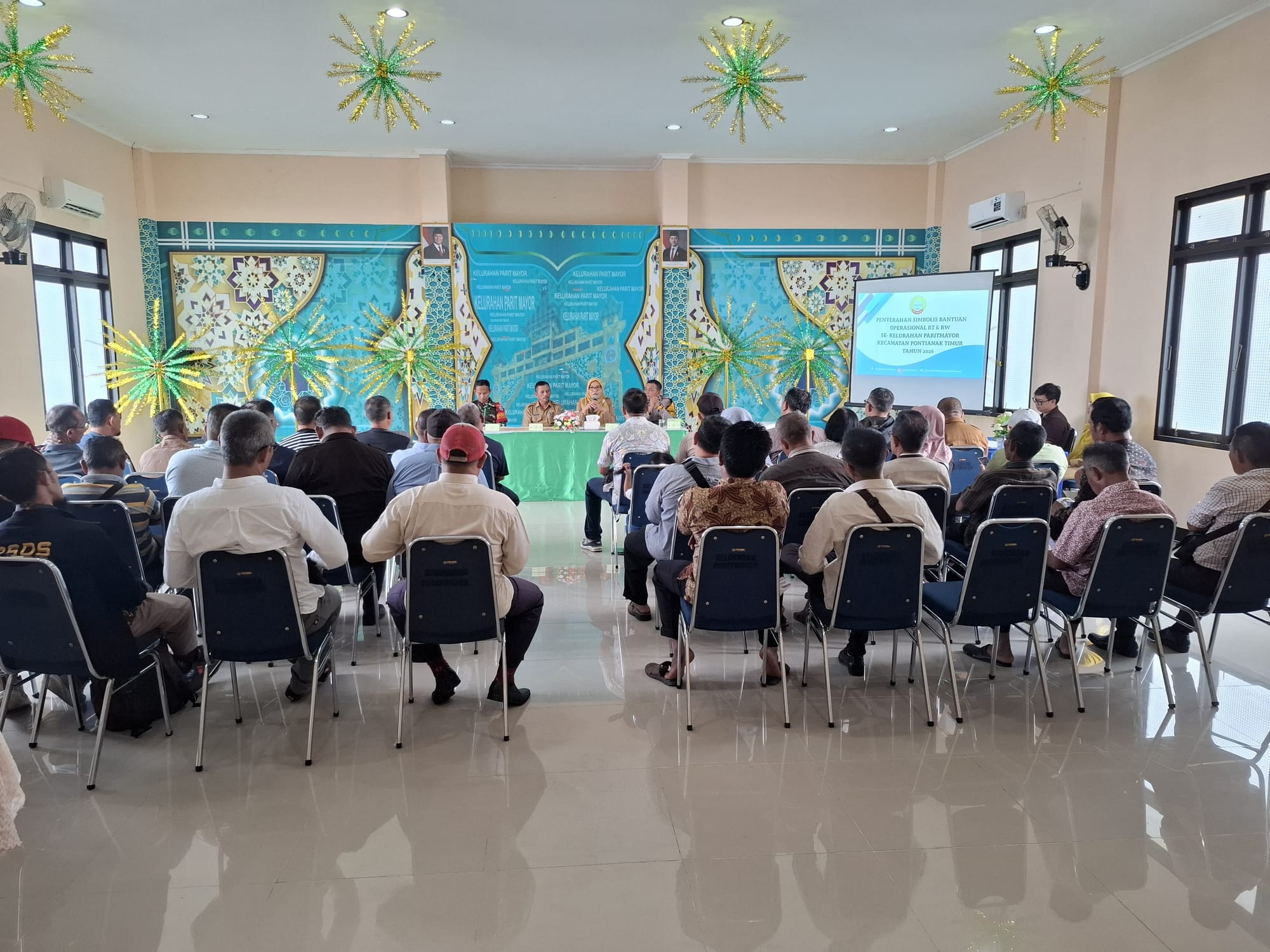 Bhabinkamtibmas Parit Mayor Ikuti Penyerahan Simbolis Bantuan RT dan RW Tahun 2026
