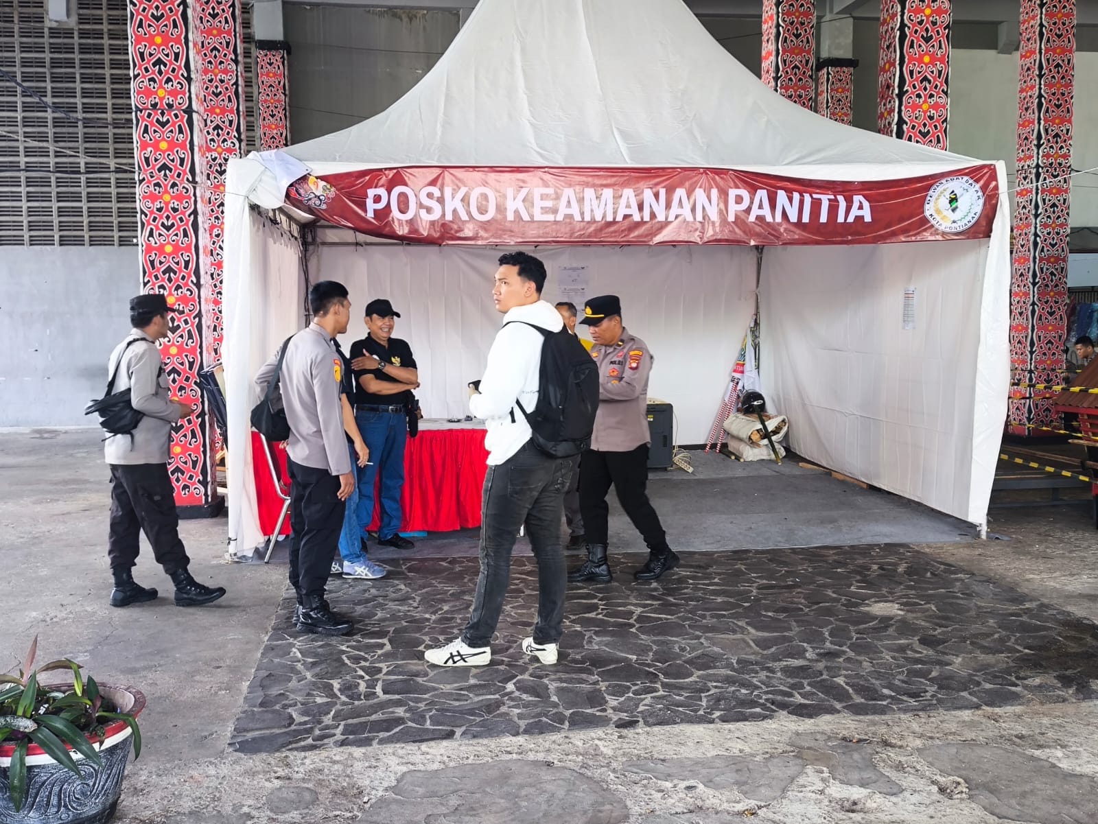 Pengamanan Naik Dango ke-3 di Rumah Radakng, Polsek Pontianak Kota Turun Langsung