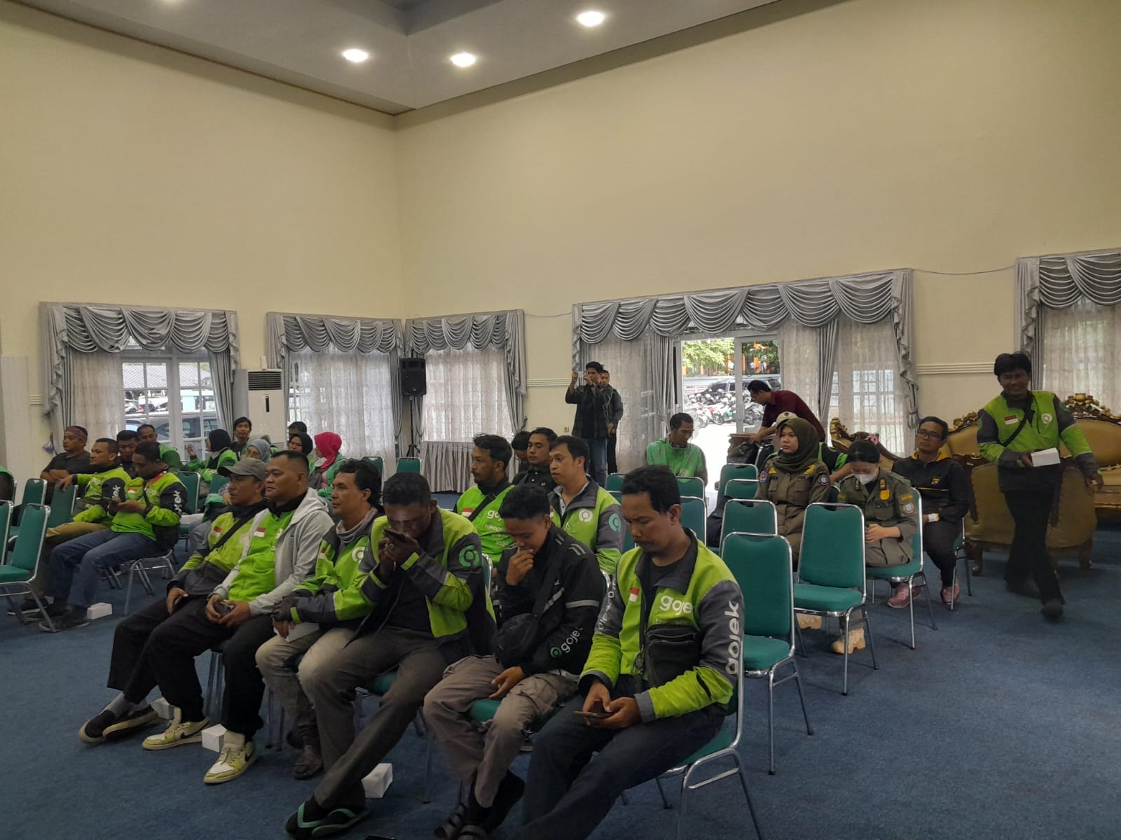 Tingkatkan Kolaborasi, Sat Lantas Polresta Pontianak Hadiri Sosialisasi Aturan Wali Kota Bersama Mitra Gojek