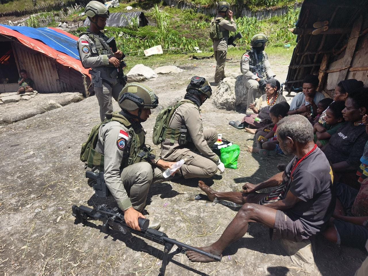 Satgas Damai Cartenz Hadir di Pengungsian Gigobak Sinak, Gelar Patroli dan Layanan Kesehatan bagi Warga