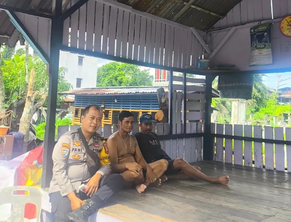 Patroli Humanis Bhabinkamtibmas Pontianak Kota Perkuat Keamanan Wilayah Binaan