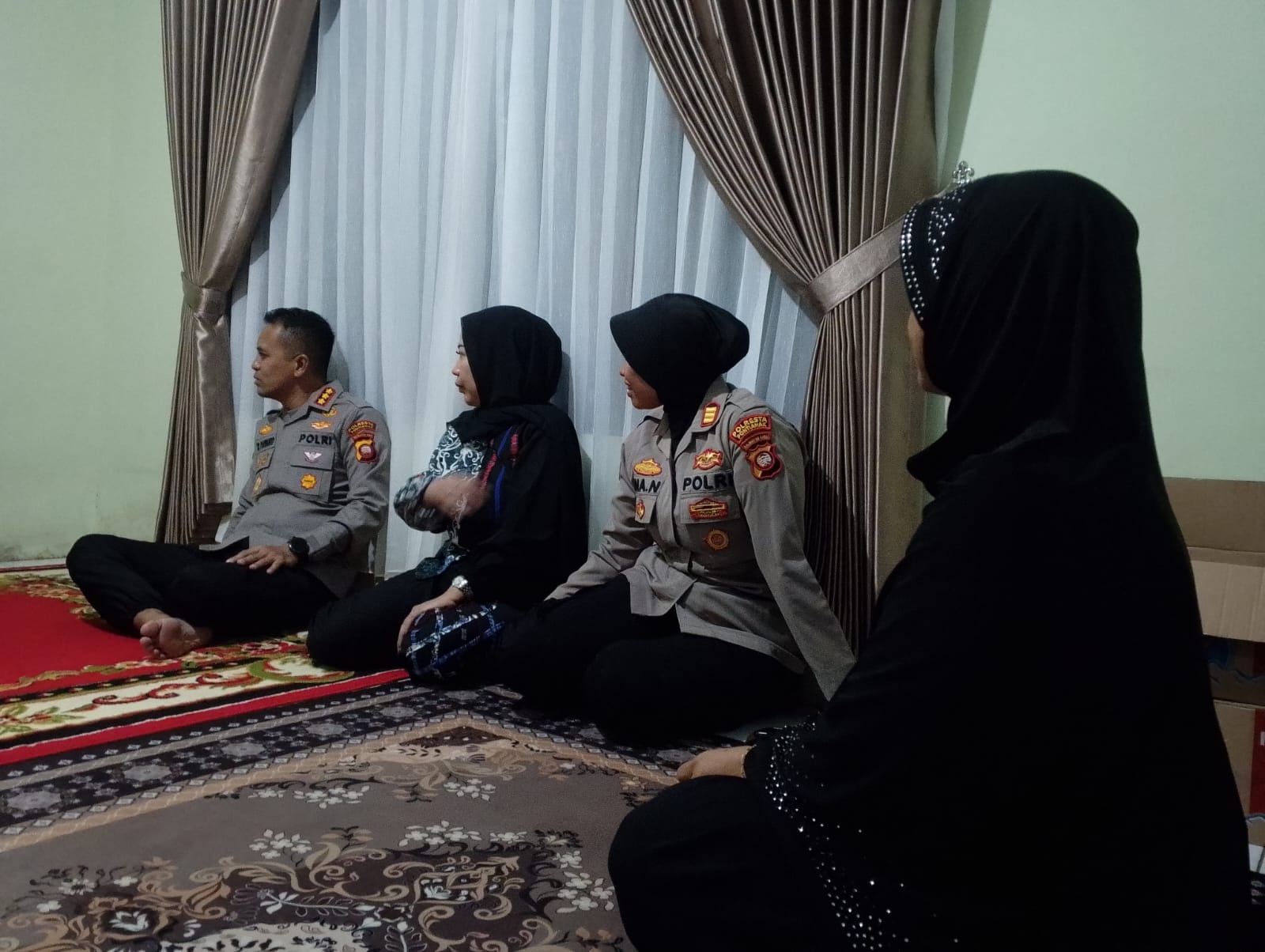 Wujud Empati, Kapolresta Pontianak Melayat ke Rumah Duka Anggota