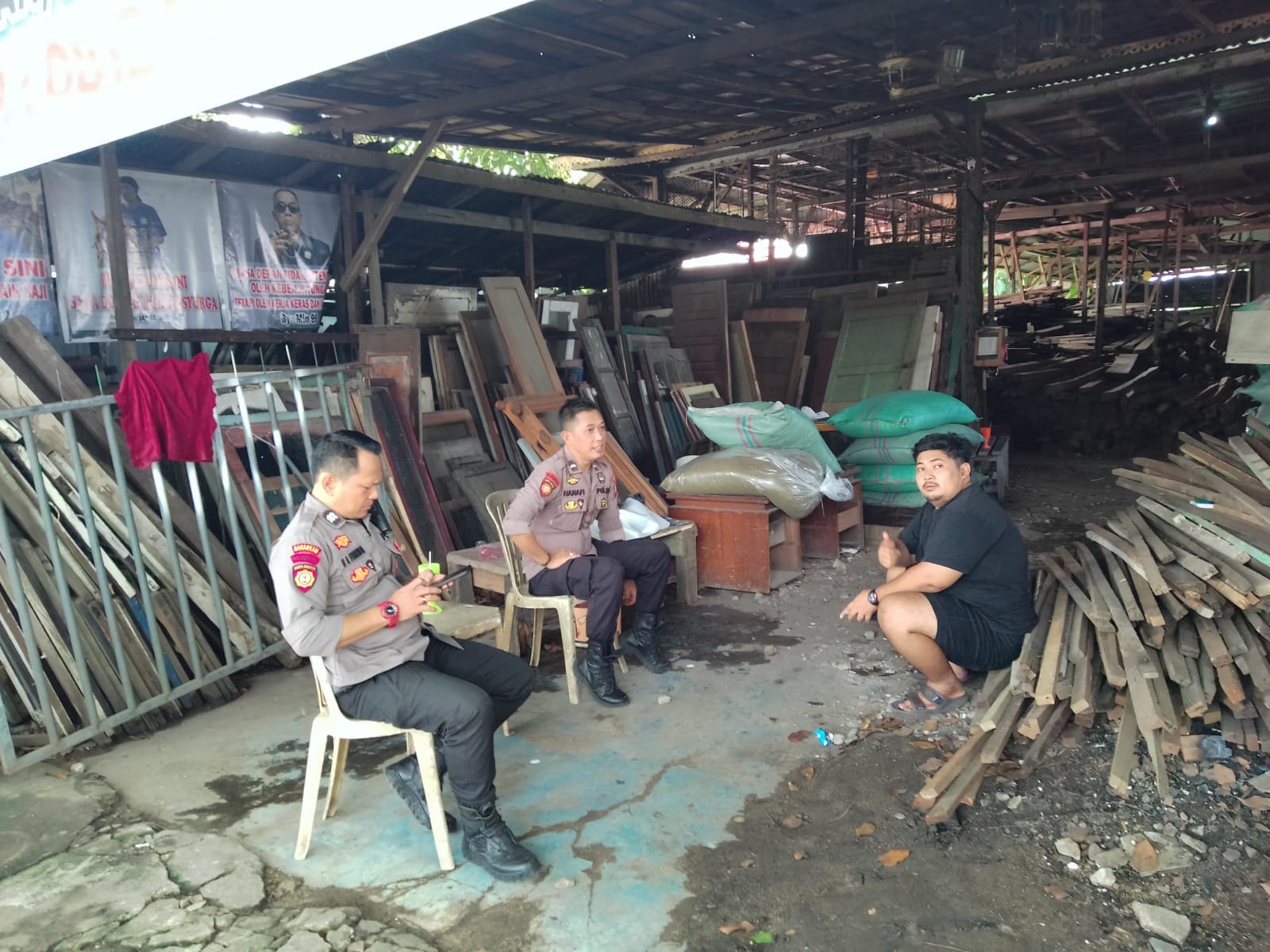 Patroli Enggang Polsek Pontianak Barat Jaga Keamanan, Warga Dihimbau Jaga Kamtibmas
