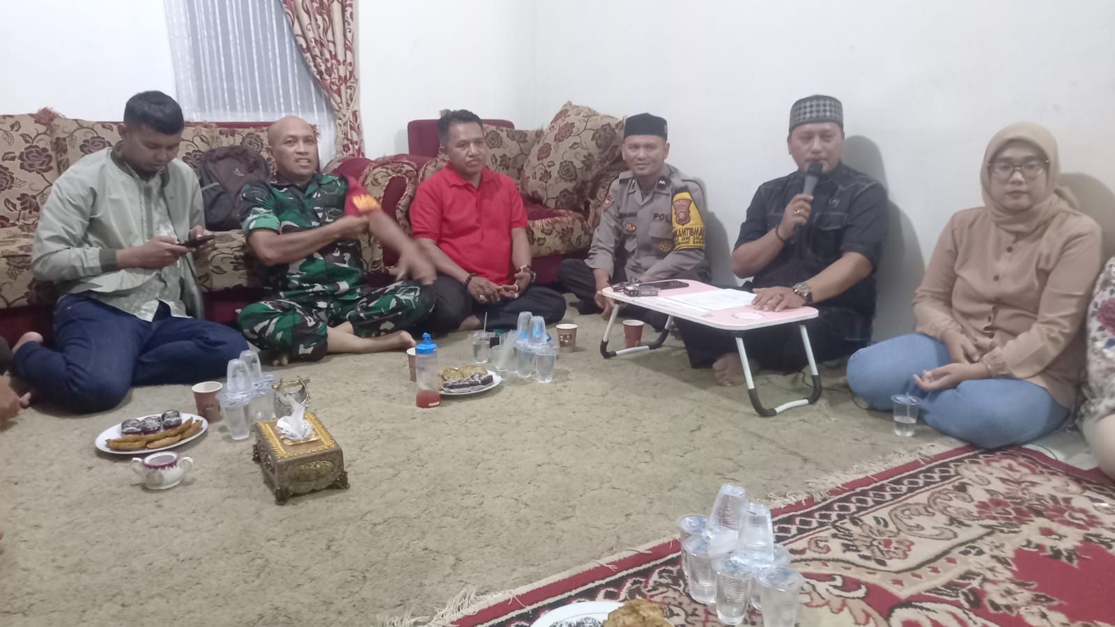 Lurah, Bhabinkamtibmas dan Bhabinsa Hadiri Peremajaan RT, Sampaikan Himbauan Kamtibmas serta Apresiasi kepada Warga