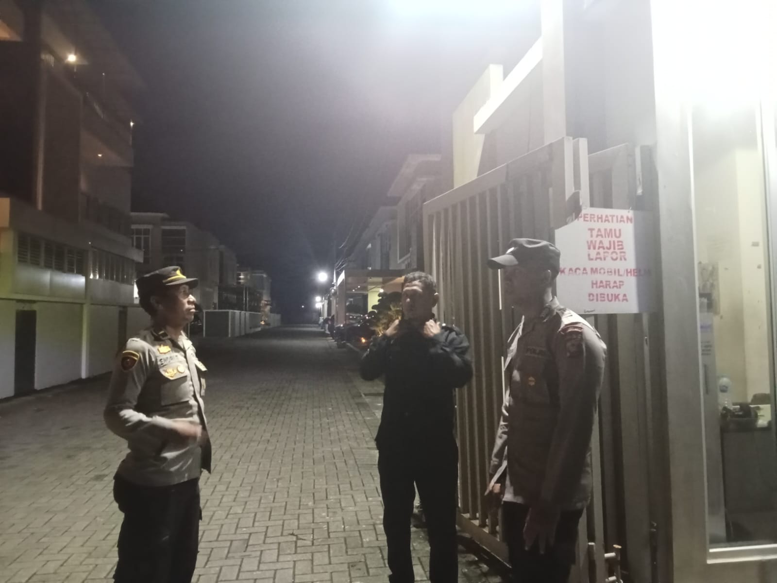 Jaga Kamtibmas Tetap Kondusif dan Aman Melalui Kegiatan Patroli Dialogis / Sambang di Wilayah Pontianak Selatan dan Pontianak Tenggara