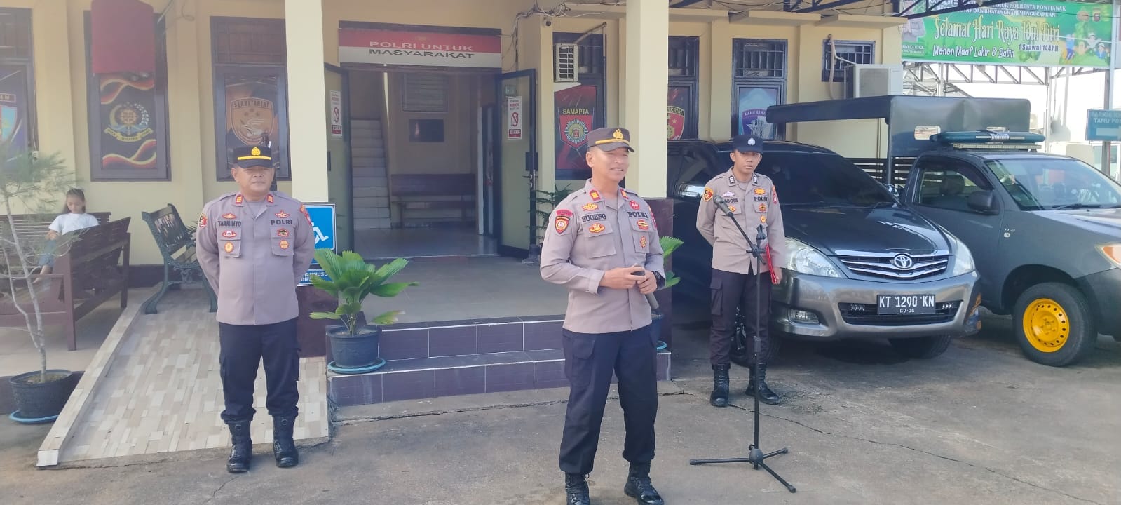 Kapolsek Pontianak Timur Tekankan Disiplin Saat Apel Pagi, Sekaligus Lepas Purna Tugas Kanit Sabhara