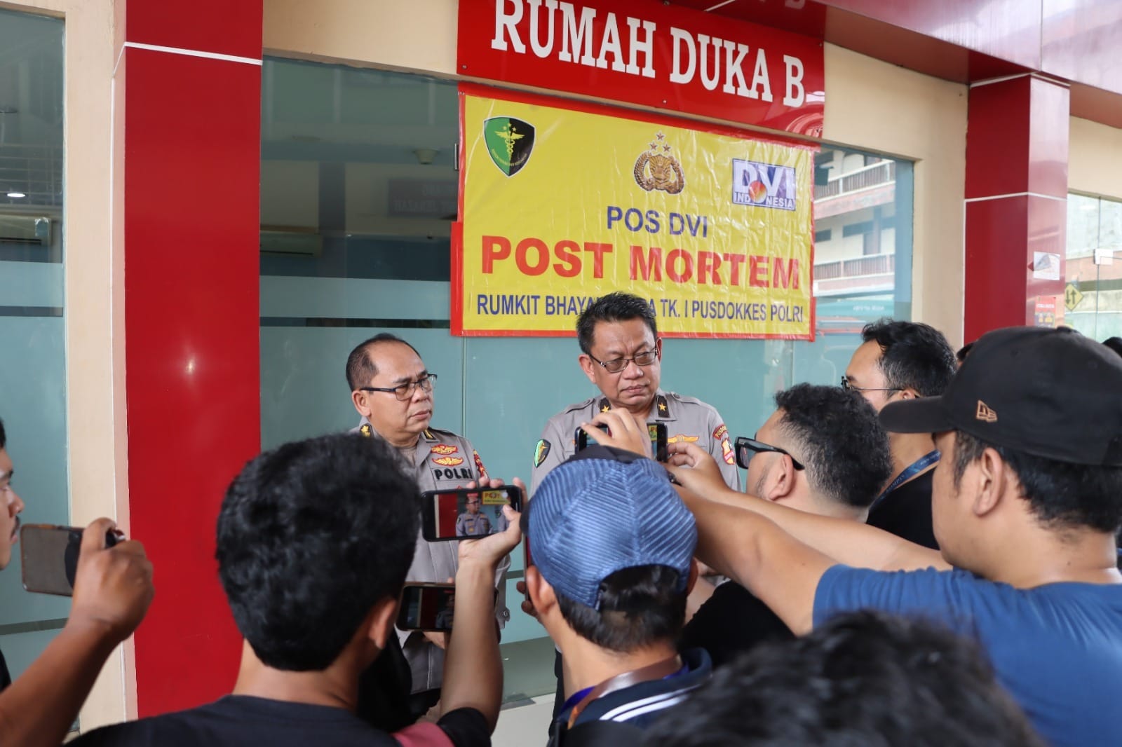 Korban Kecelakaan Kereta di Bekasi Dievakuasi ke RS Bhayangkara, Tim Lakukan Proses Identifikasi Jenazah