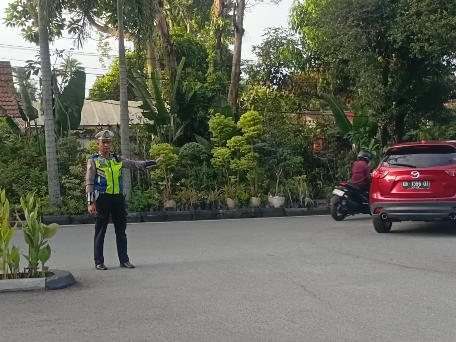 Polisi Lakukan Pengaturan Lalu Lintas di Pontianak Selatan, Arus Tetap Terkendali