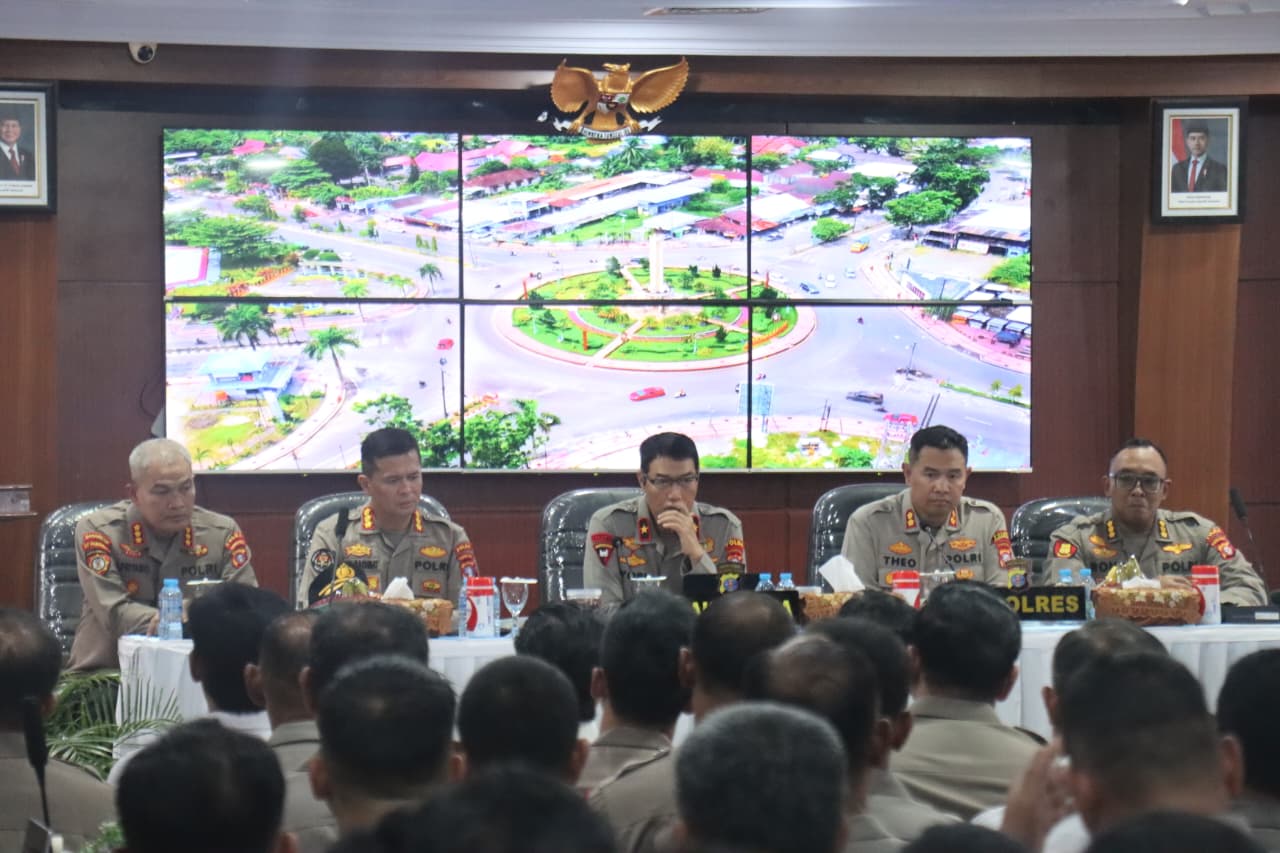 Wakapolda Kalteng Tekankan Arahan Strategis Saat Kunjungan Kerja di Polres Kobar