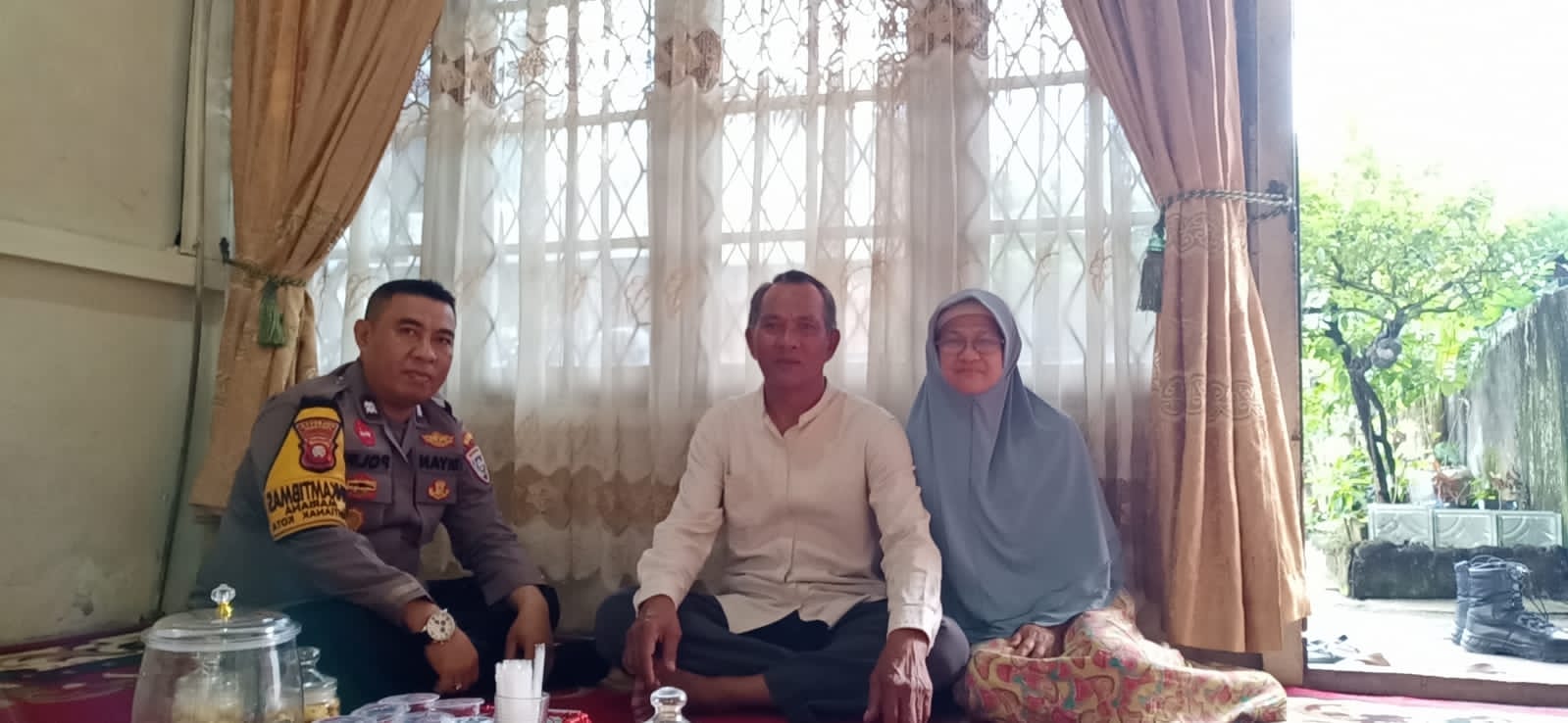 Bhabinkamtibmas Polsek Pontianak Kota Jalin Silaturahmi dengan Calon Jemaah Haji Sambil Sampaikan Pesan Kamtibmas