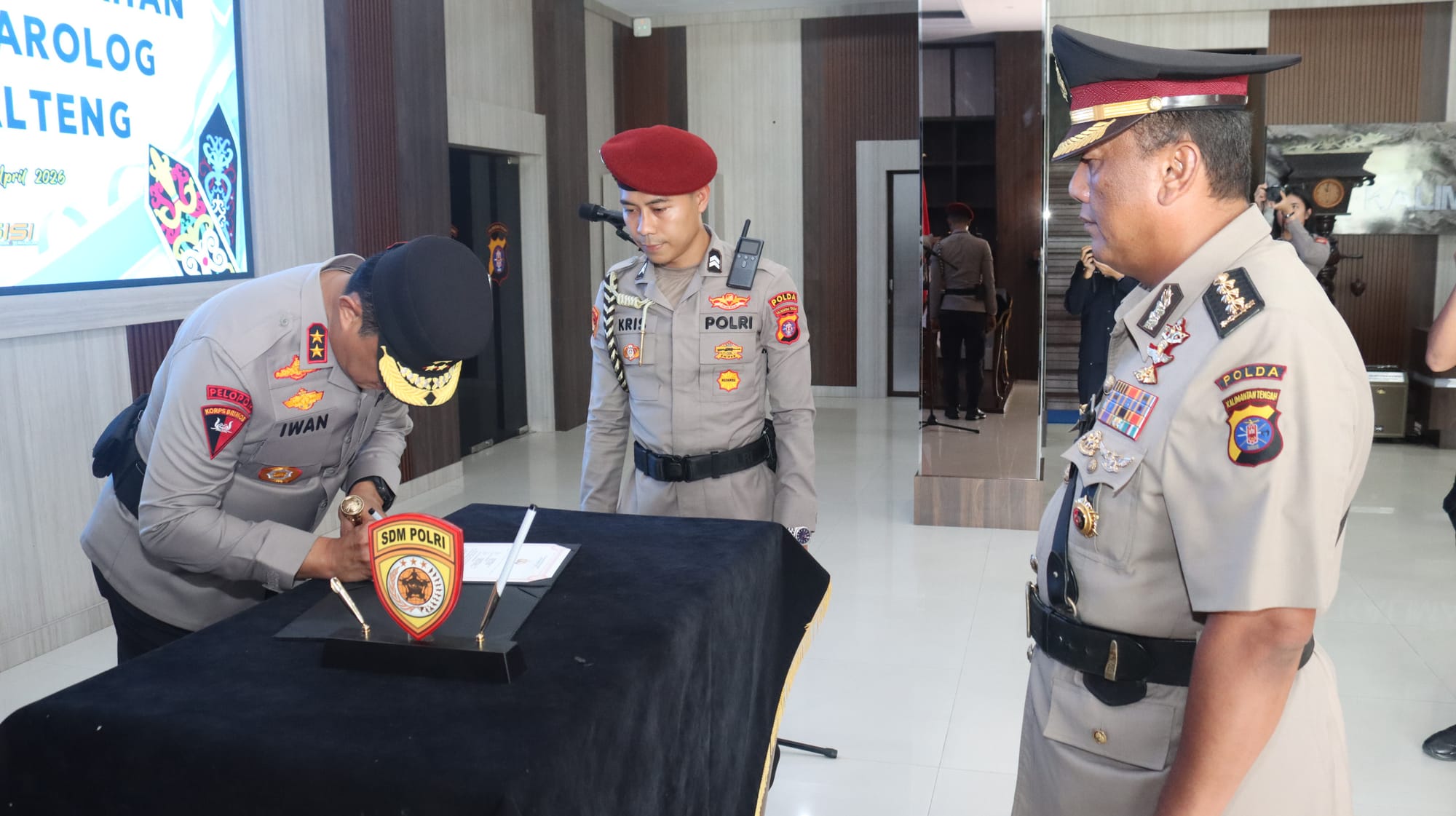 Kapolda Kalteng Pimpin Upacara Penyerahan Jabatan Karolog