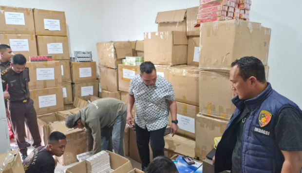 Polda Babel Limpahkan Tersangka dan Barang Bukti Rokok Ilegal ke Kejari Belitung