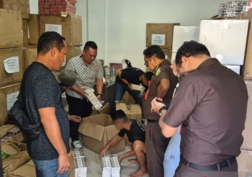 Polda Babel Percepat Penanganan Kasus Rokok Ilegal, Tersangka MR Resmi Diserahkan ke Kejari